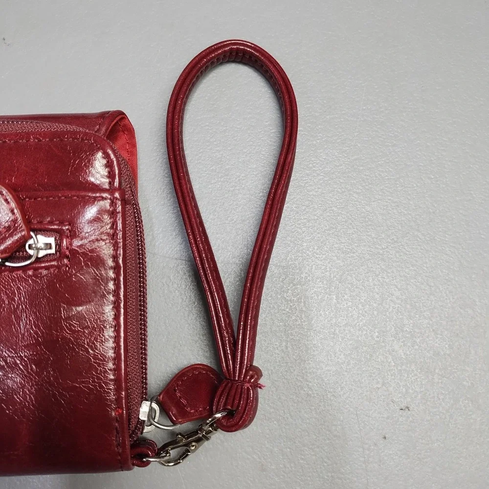 Mundi Big Fat Wristlet Wallet Womens Red Leather Classic Magnetic Flap Closure